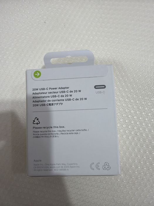 Адаптер на айфон,оригинал,в каробке не открытый!