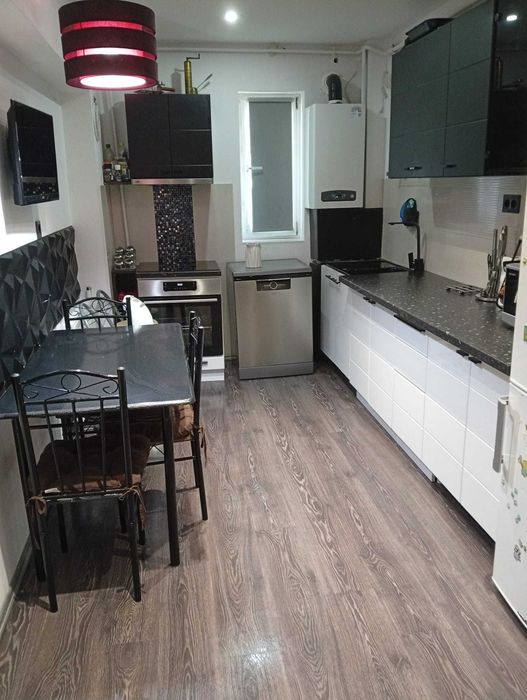 Vand apartament 3 camere