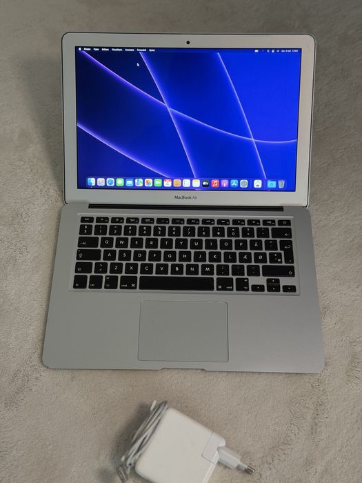 Macbook Air 13,3 inch impecabil i5 | 8GB RAM| SSD