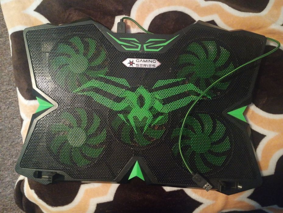 Vând Laptop Acer cu Cooling Fans