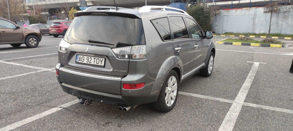 Mitsubishi Outlander II, 180.000 km, 7 locuri, 4x4