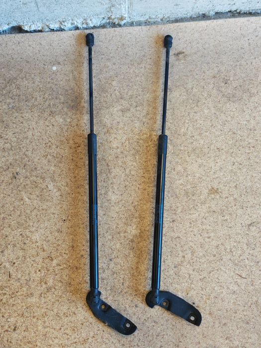 VW Passat B8 Variant – капаче, брава + амортисьори (OEM)