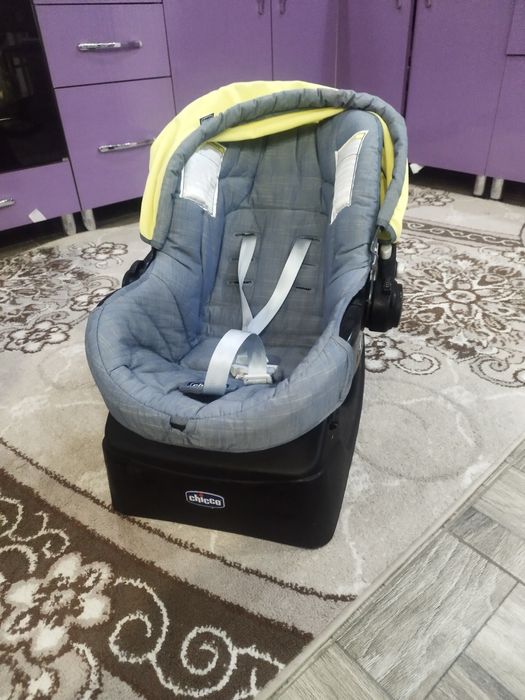 Продам автокресло chicco