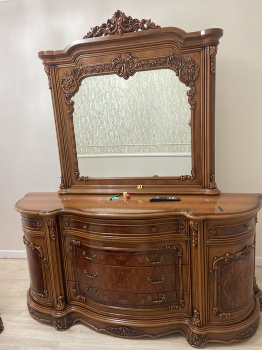 Камод с зеркалом