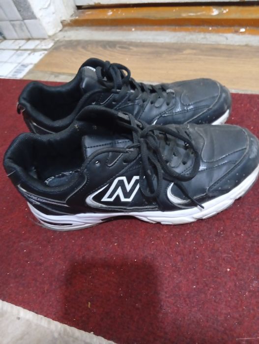 Кроссовки женские