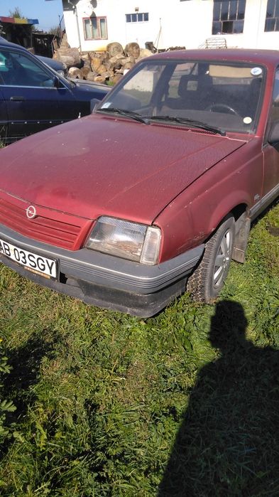 Vând Opel Ascona ,c