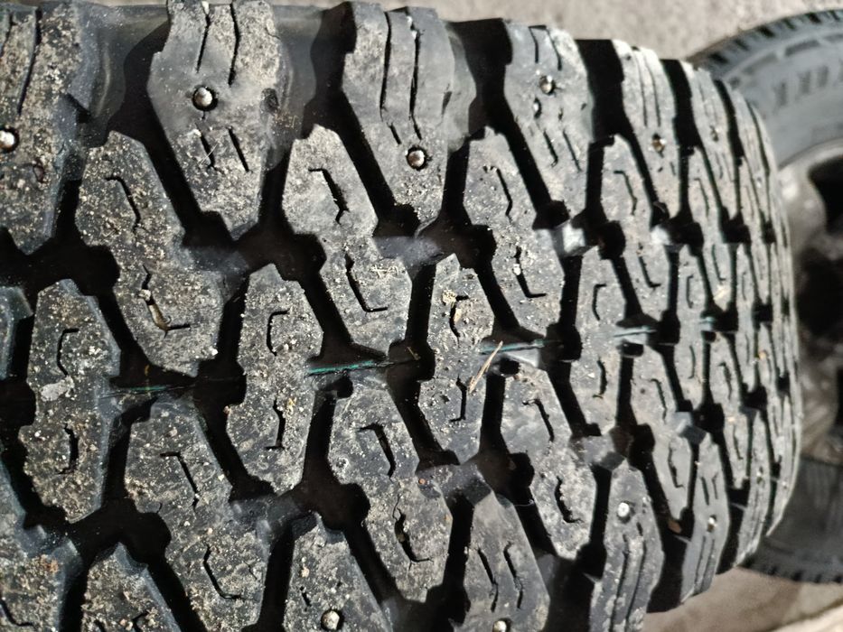 Продам резину 31/10,5 r15