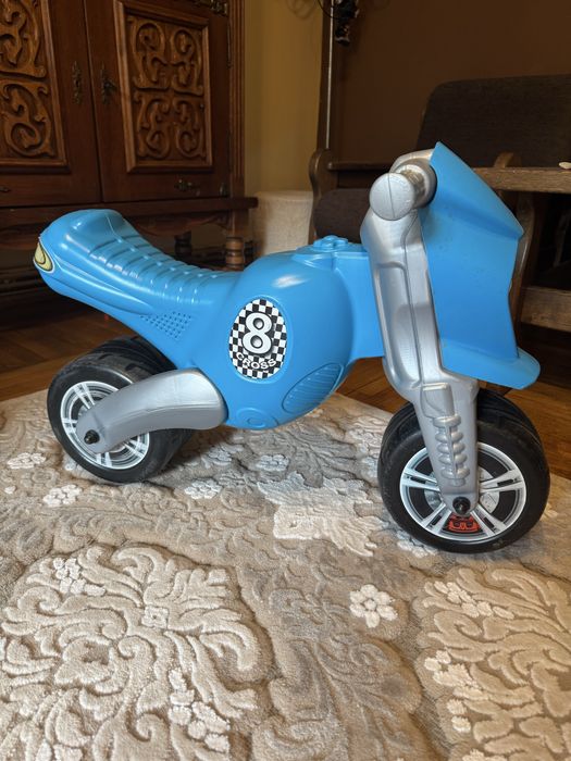 Motocicleta mare roti late