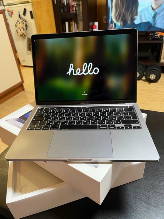 Macbook pro 13 2020 8GB 256