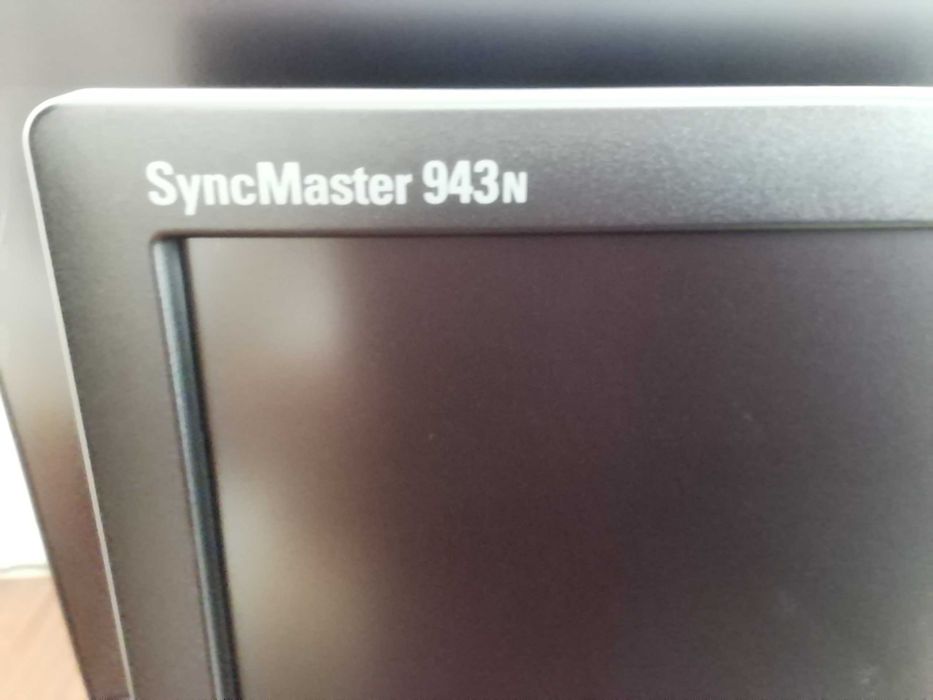 Монитор Samsung 19" SyncMaster 943n