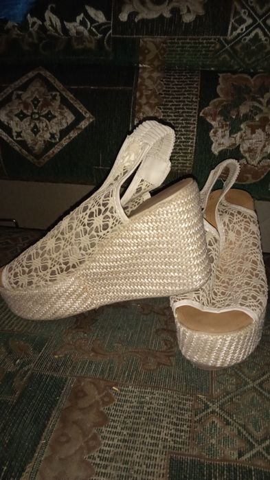 Продам Обувь на ребенка.