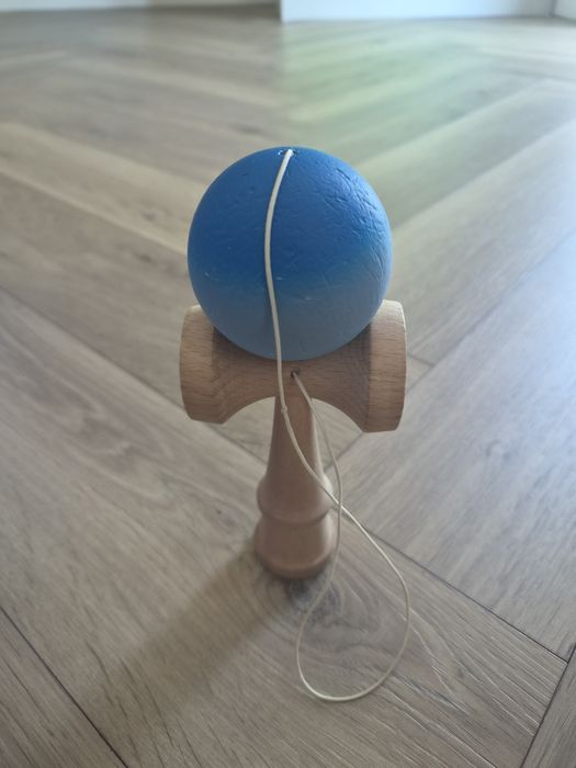 Kendama clasica albastra
