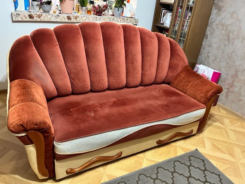 Canapea extensibila + 2 fotilii fixe