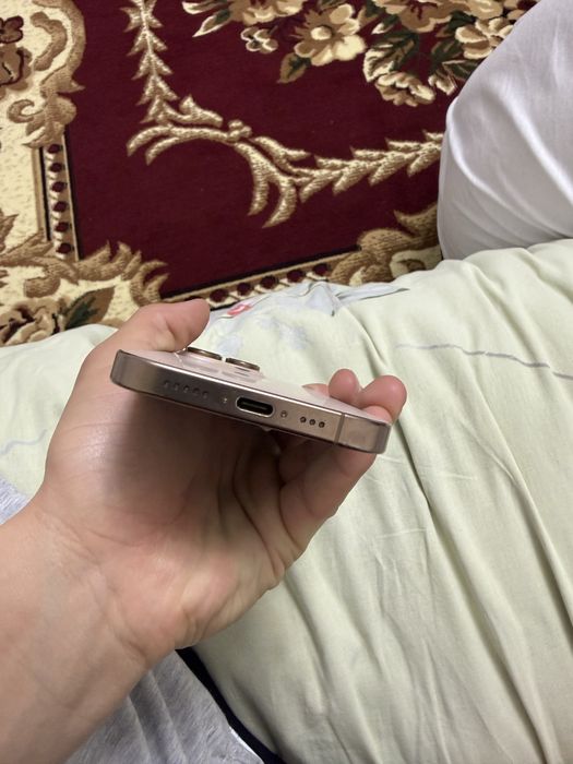 Iphone 16 pro Desert Titanium