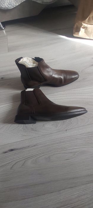 Ghete din piele.