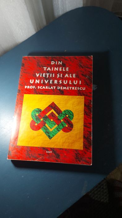 Vand  cartea " Din tainele vieții și a  universului"