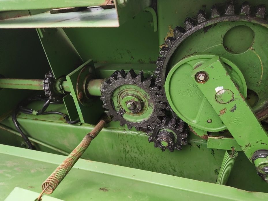 Vând John Deere 332 A