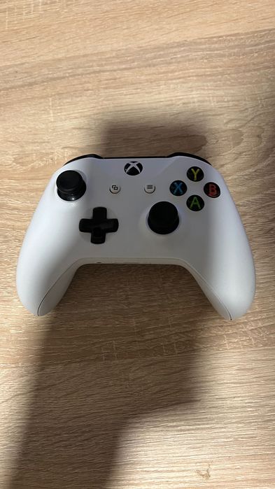 Vând consolă Xbox One S 1TB