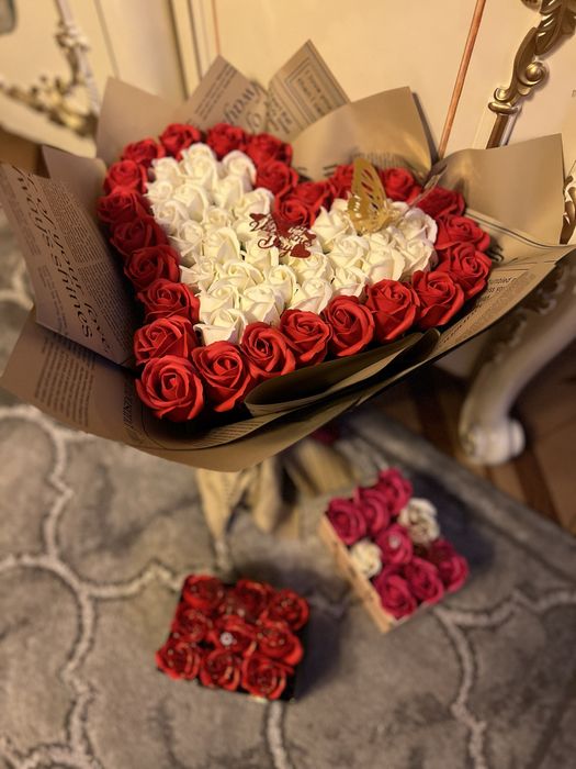 Vand buchete de trandafir facute manual !