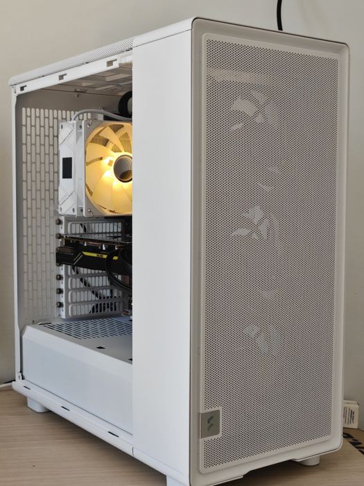 Геймърски компютър Ryzen 5 3600 / RX 5700 XT 8GB / 16GB RAM / 500GB NVMe