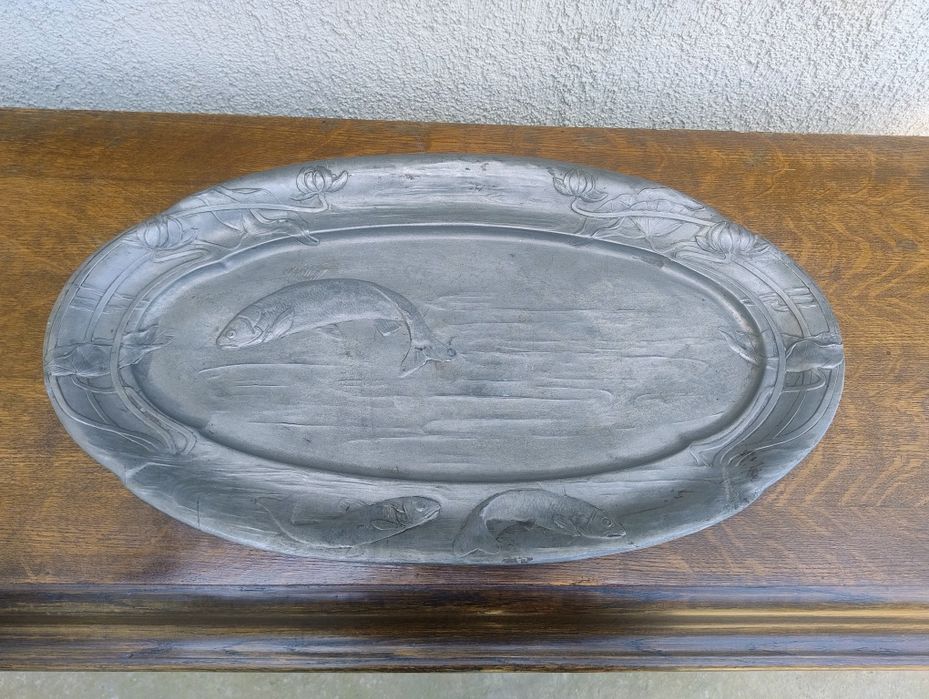 De vânzare tava/platou Art Nouveau cu motive pescărești ștanțată