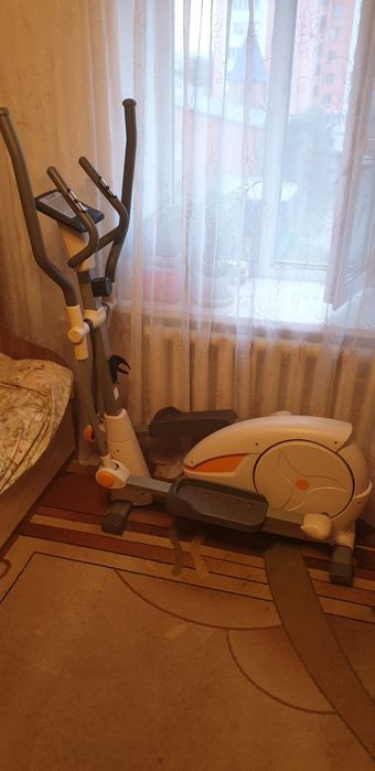 Продам эллипсоид тренажер HouseFit
