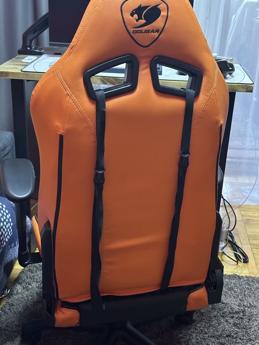 Продам игровое компьютерное кресло COUGAR.