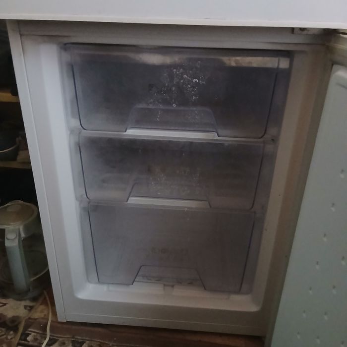 Продаётся холодильник artel