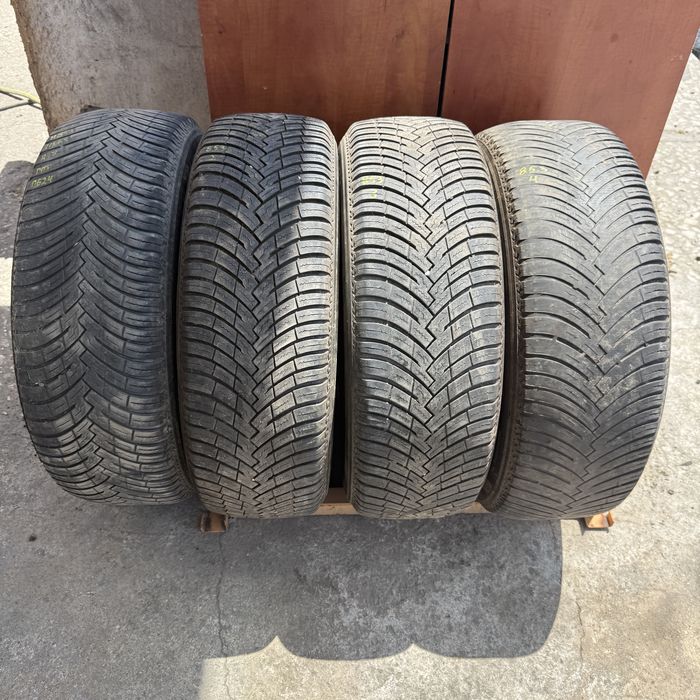 4 броя всесезонни гуми Pirelli 215/65 R17 Dot 0624 ном853