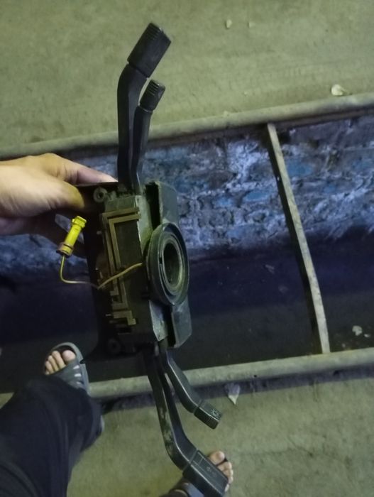 Продам фару оригинал правый