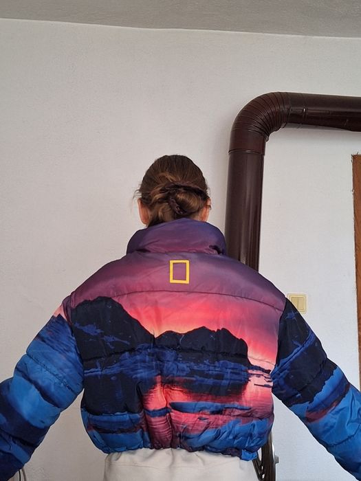 Дамско яке National Geographic x Bershka – уникален дизайн