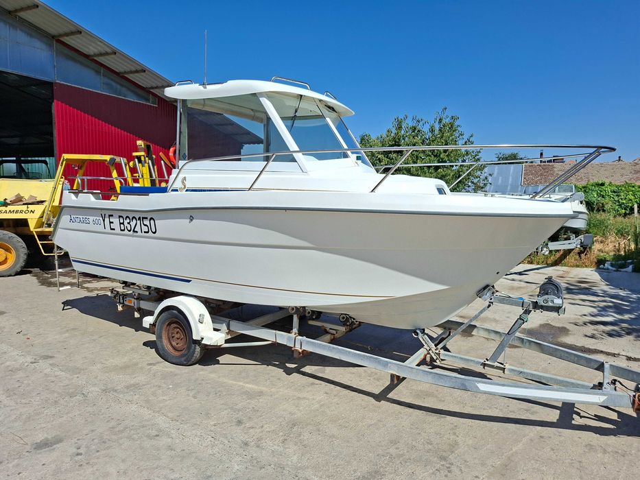 Beneteau Antares 600 Pilothouse