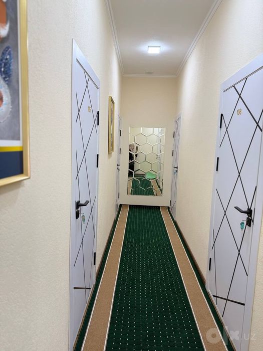 Hotelni ichidan xona arendaga beriladi.