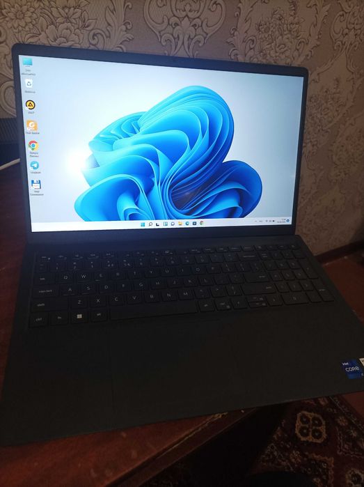 DELL Vostro 3530
