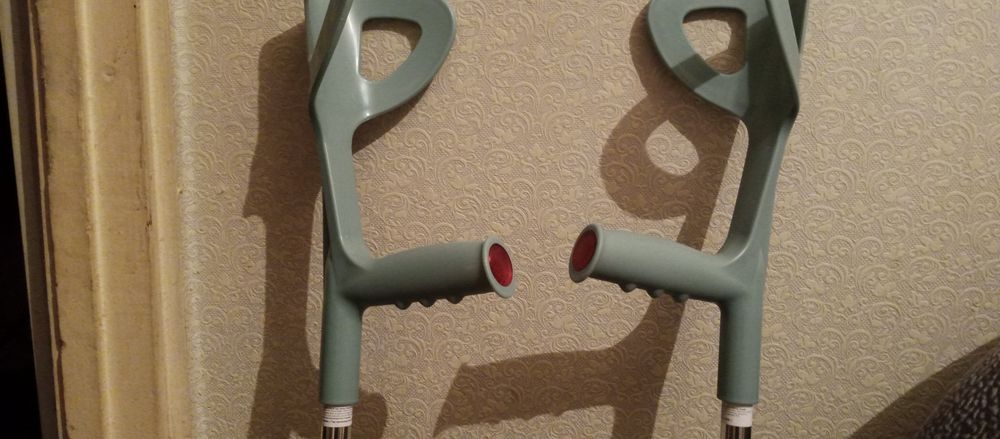 Продам костыли новые 2шт