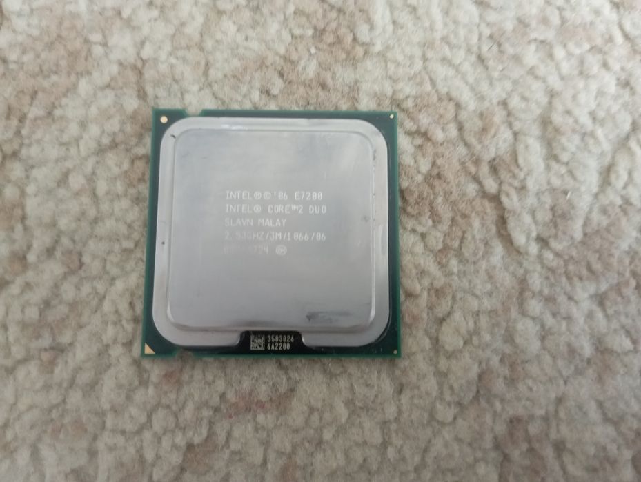 Процессор Intel Core 2 Duo E7200 под сокет LGA775.