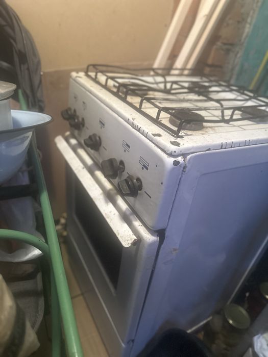 Продам газ плиту