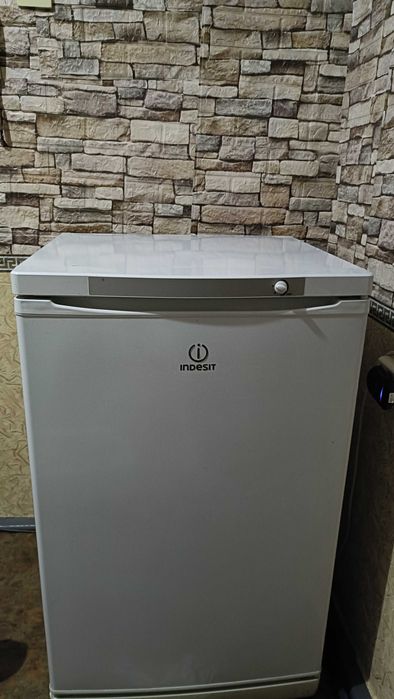 Продам морозильную камеру  indesit