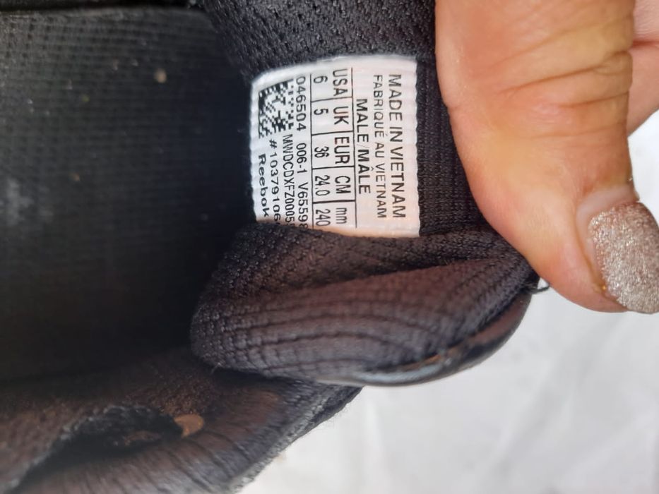 Продаю мужские кроссовки