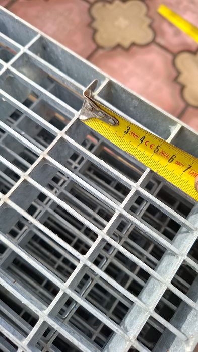 Trepte și gratare zincate