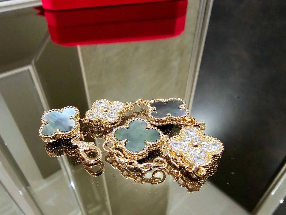 Van Cleef & Arpels VCA Rose Grey Mother Vintage Alhambra Дамска Гривна