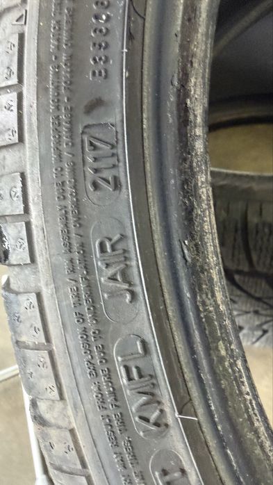 Dunlop 285/30/21 зимни гуми неупотребявани.