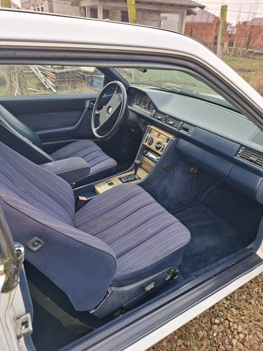 Vand autovehicul istoric Mercedes benz  w 124