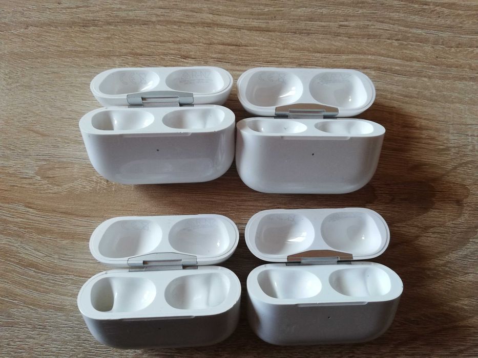лот от 4 броя Apple Airpods Pro 2 A2700 зарядни кутий