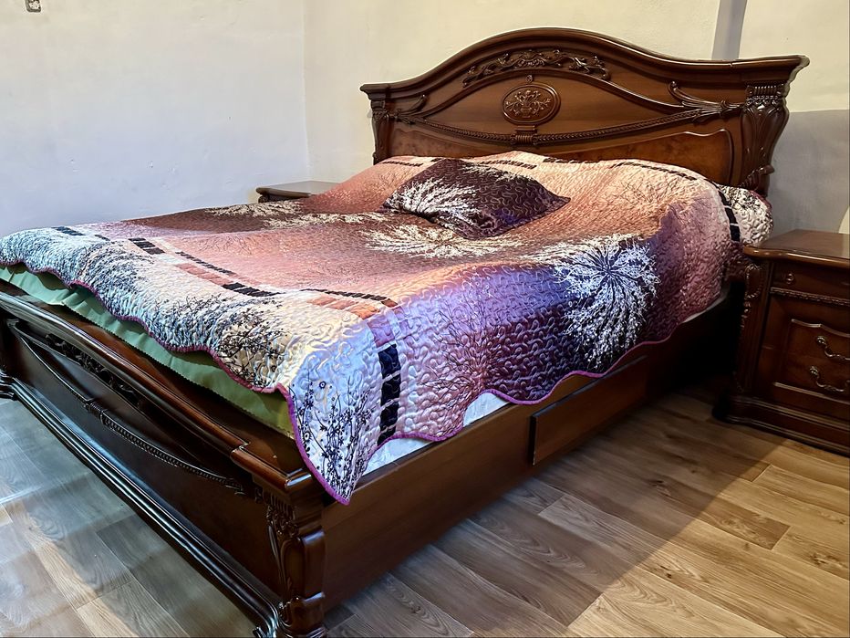 Роскошный спальный гарнитур