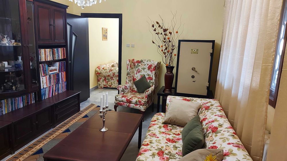 Под НАЕМ, КЪЩА, Идеален Център