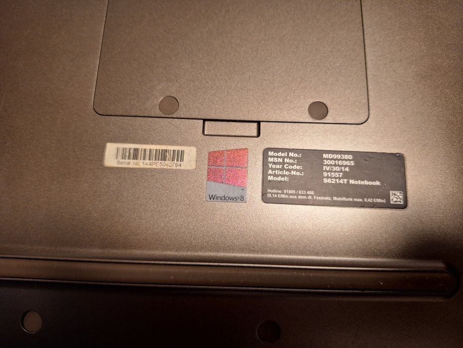 Продавам Таб+Лаптоп има зарядно Medion MD99380 500HD