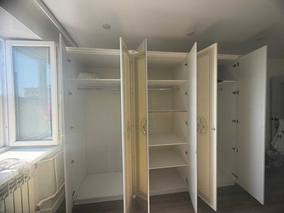 Продам шкаф с зеркалом