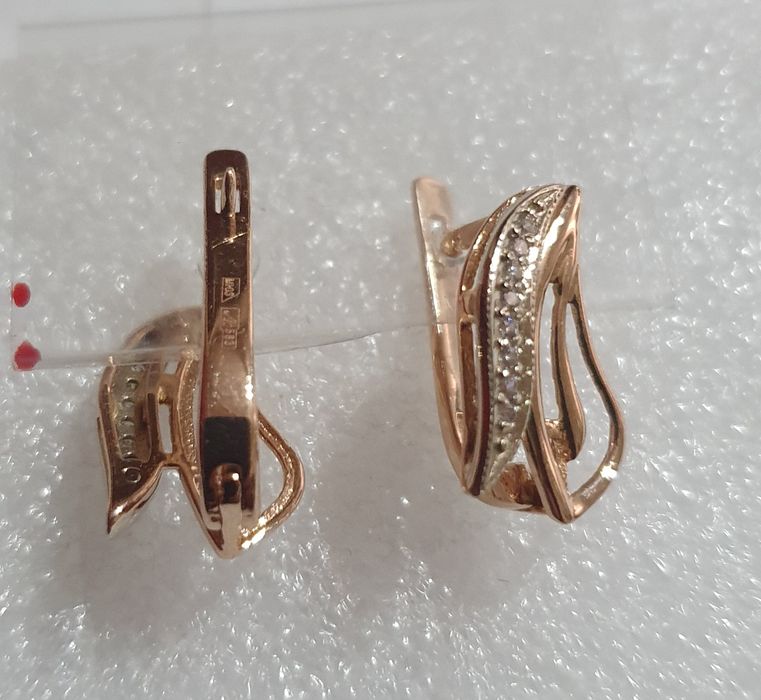 Сережки    золотые.