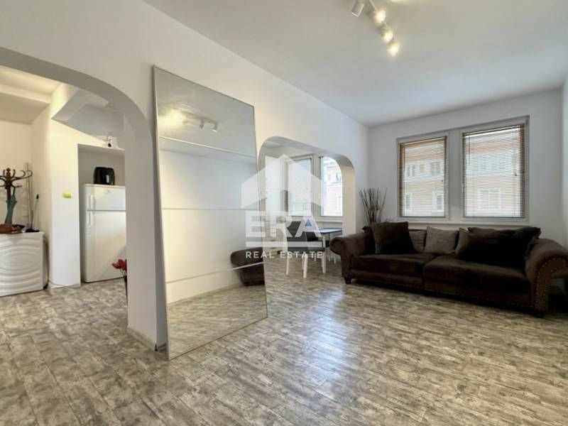 Тристаен апартамент под наем на ул. "Граф Игнатиев", до площад "Славей